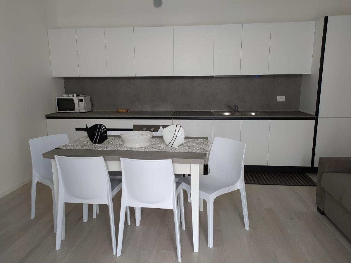 Jesolo Appartamenti F2 - Black And White Exterior photo