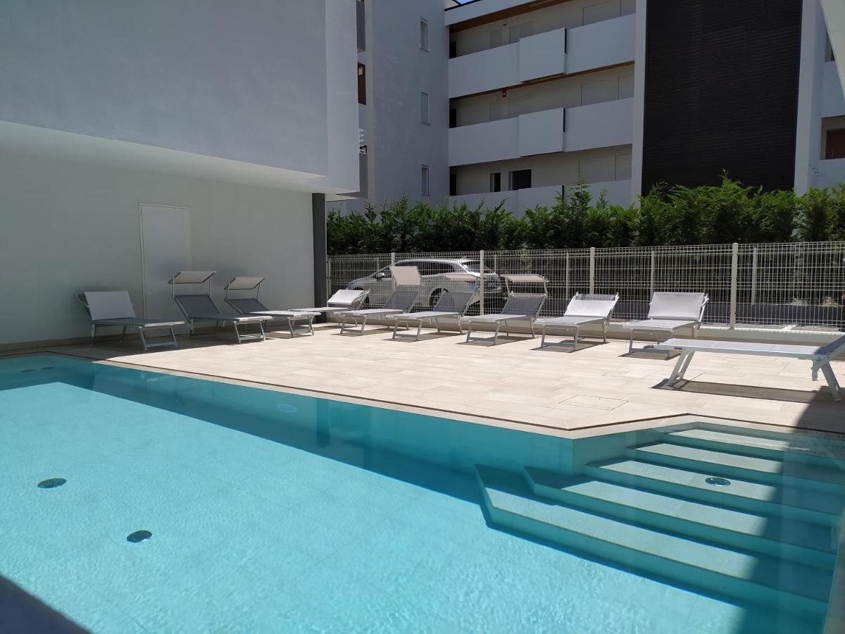 Jesolo Appartamenti F2 - Black And White Exterior photo