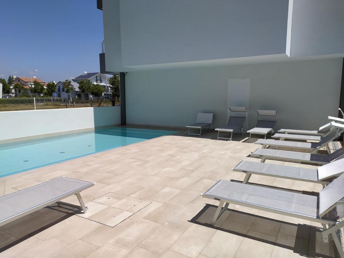 Jesolo Appartamenti F2 - Black And White Exterior photo